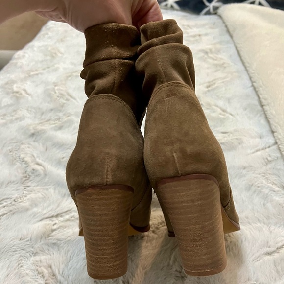 NWOB Chinese Laundry Slouchy ankle boots - Picture 3 of 4